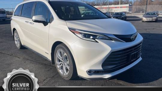 2021 Toyota Sienna Platinum — Minivan — 95,027 mi — Cedar Falls, IA