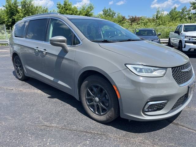 2021 Chrysler Pacifica Touring L — Minivan — 180,408 mi — Cedar Falls, IA