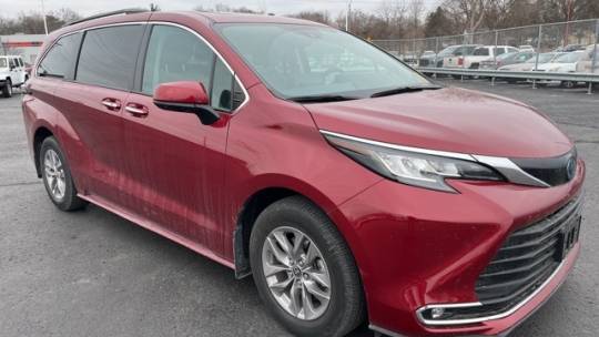 2022 Toyota Sienna XLE — Minivan — 15,559 mi — Cedar Falls, IA
