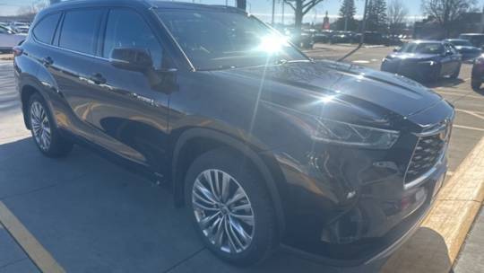 2021 Toyota Highlander Hybrid Platinum — SUV — 41,721 mi — Cedar Falls, IA