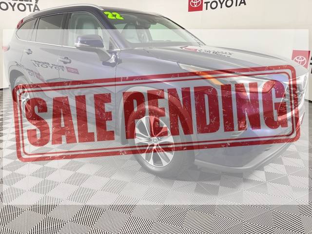 2022 Toyota Highlander XLE — SUV — 30,687 mi — Cedar Falls, IA