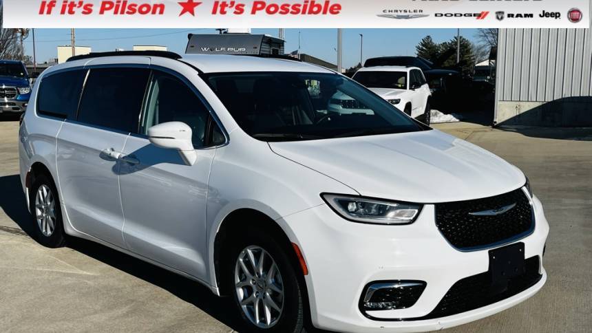 2022 Chrysler Pacifica Touring L — Minivan — 60,715 mi — Mattoon, IL