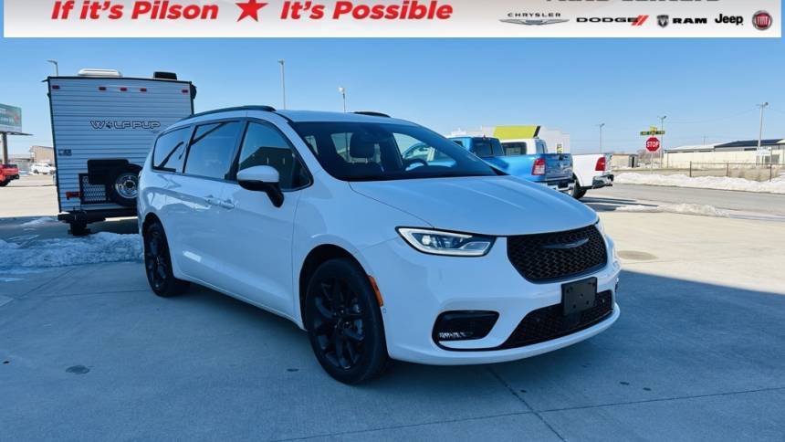 2023 Chrysler Pacifica Touring L — Minivan — 28,978 mi — Mattoon, IL
