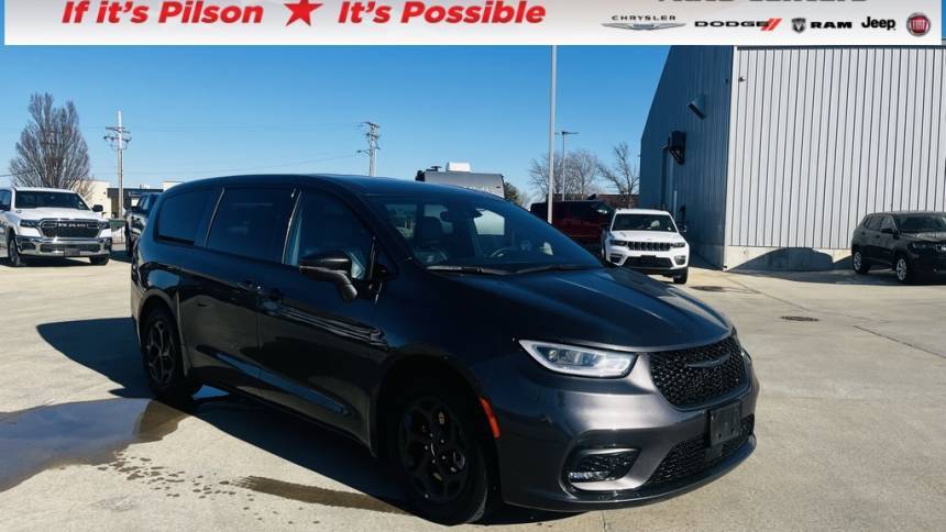 2022 Chrysler Pacifica Hybrid Touring L — Minivan — 62,562 mi — Mattoon, IL