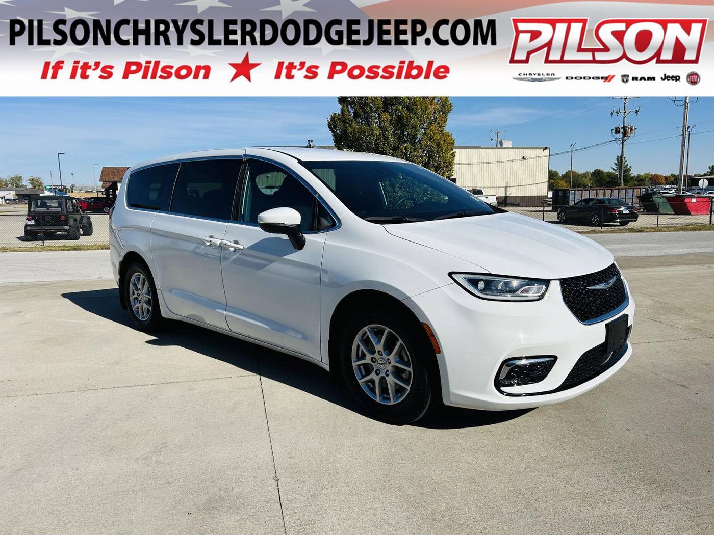 2023 Chrysler Pacifica Touring — Minivan — 61,414 mi — Mattoon, IL