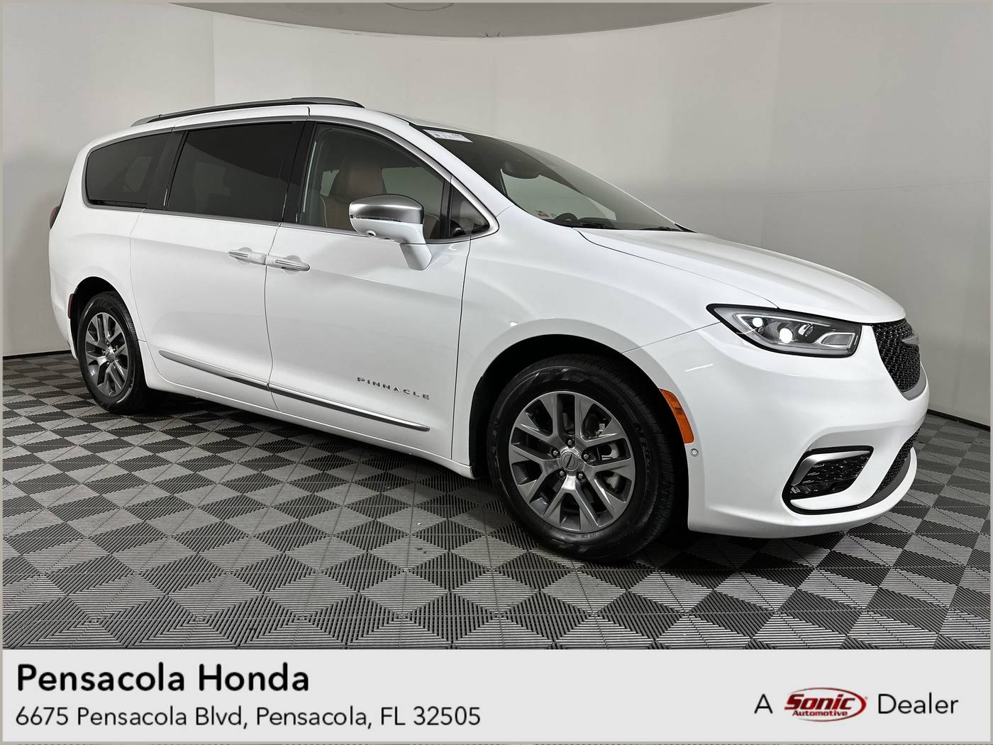 2024 Chrysler Pacifica Hybrid Pinnacle — Minivan — 3,527 mi — Pensacola, FL