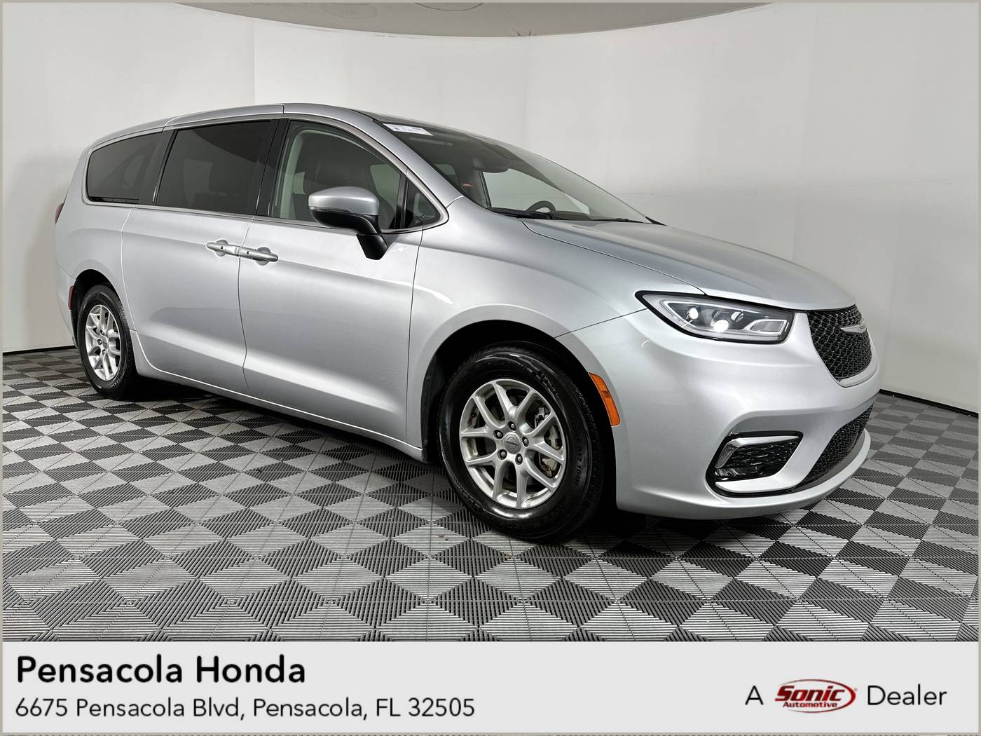 2023 Chrysler Pacifica Touring L — Minivan — 63,372 mi — Pensacola, FL