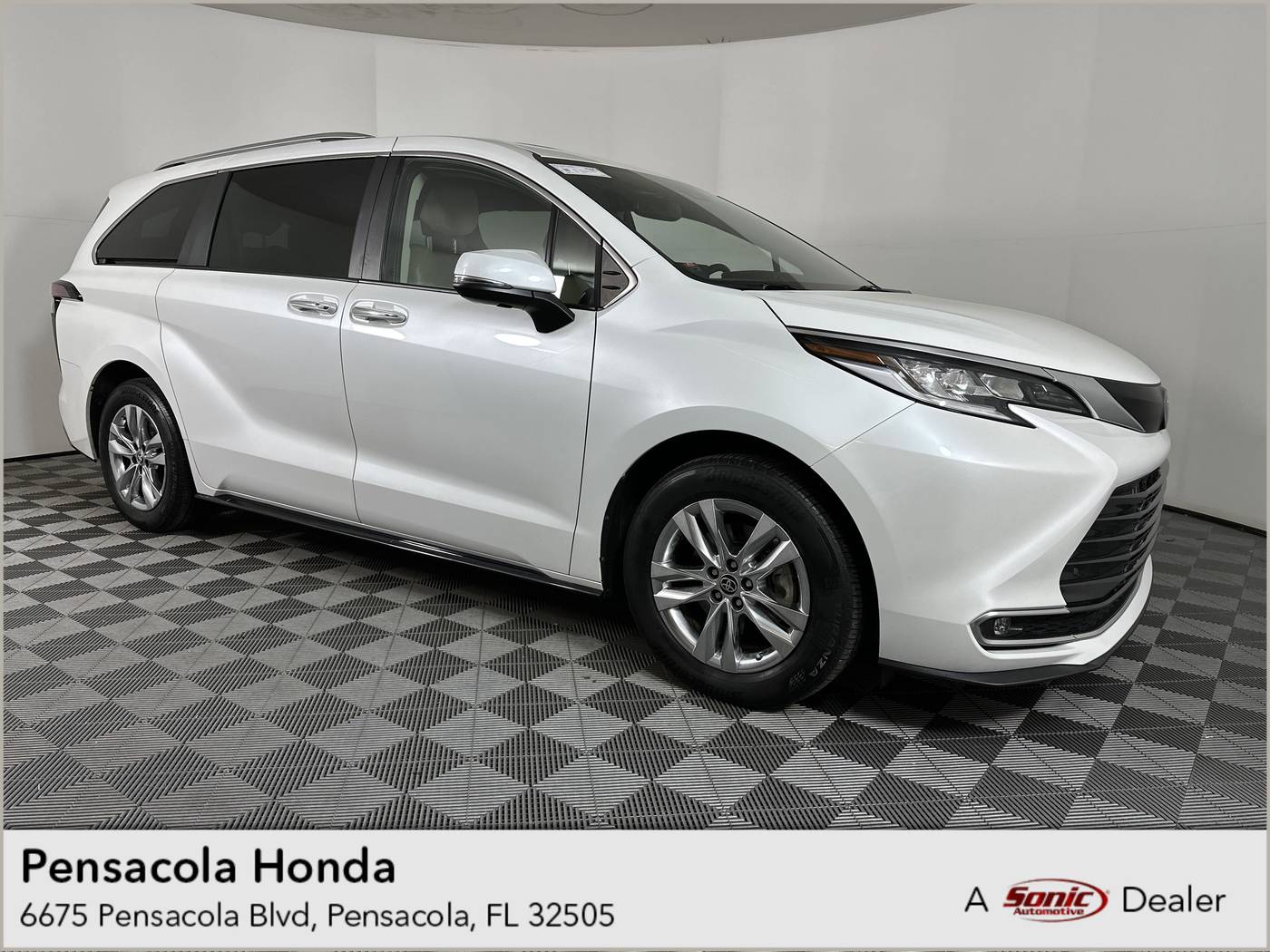 2023 Toyota Sienna Limited — Minivan — 43,082 mi — Pensacola, FL