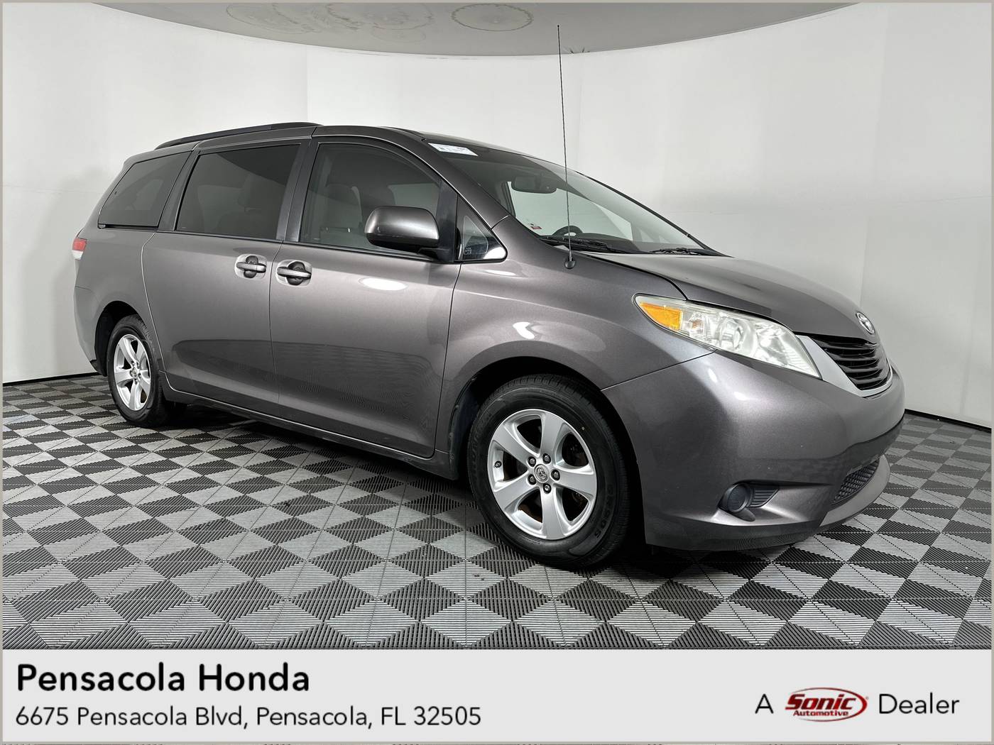 2013 Toyota Sienna LE — Minivan — 185,555 mi — Pensacola, FL
