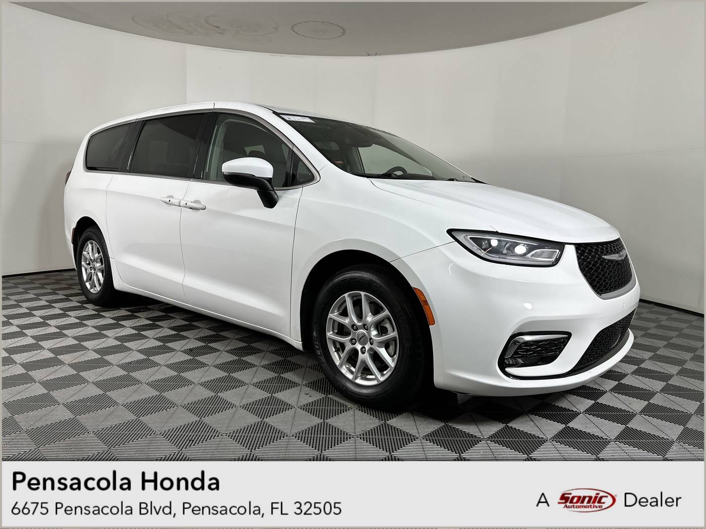 2023 Chrysler Pacifica Touring L — Minivan — 68,775 mi — Pensacola, FL