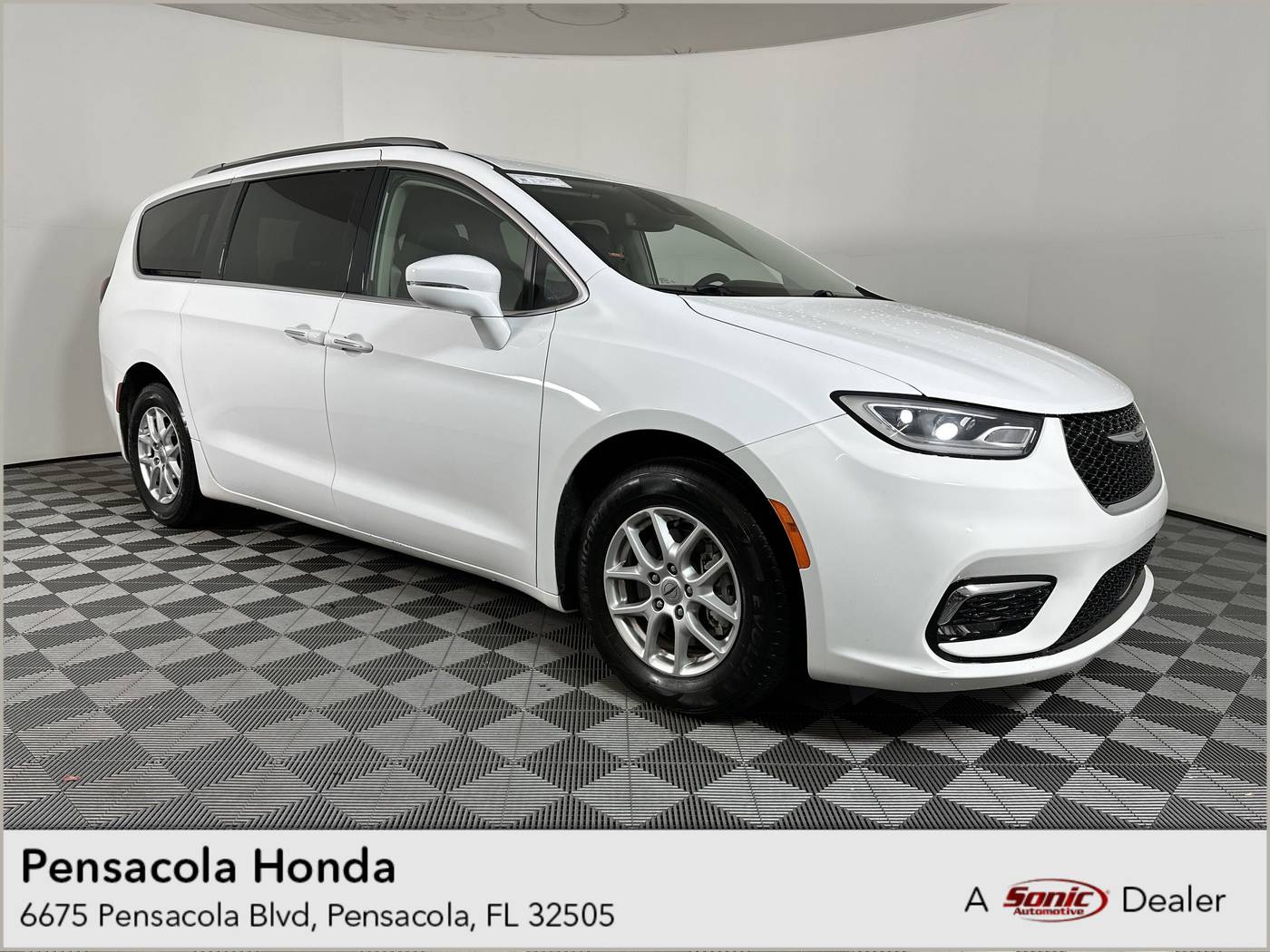 2021 Chrysler Pacifica Touring L — Minivan — 82,246 mi — Pensacola, FL