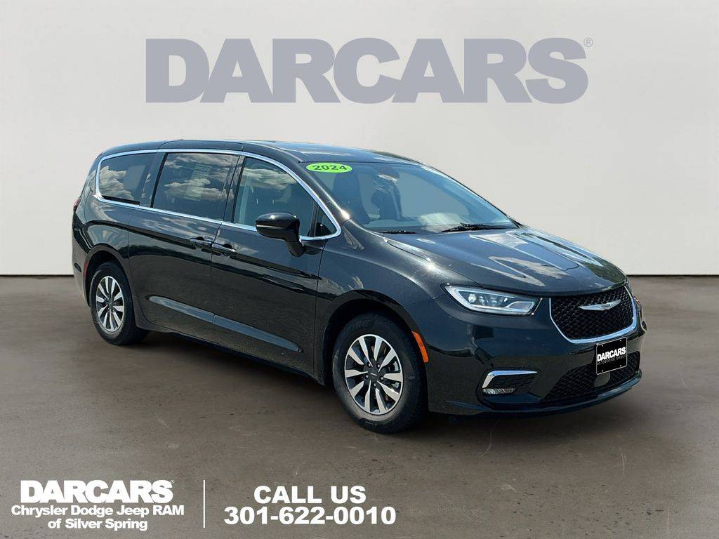 2024 Chrysler Pacifica Hybrid Select — Minivan — 56,373 mi — Silver Spring, MD