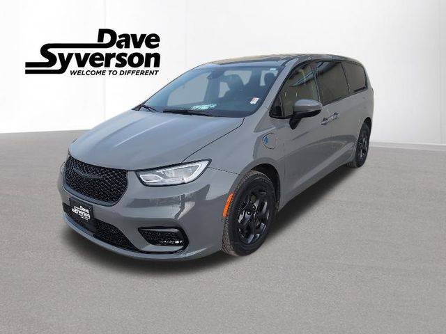 2023 Chrysler Pacifica Hybrid Touring L — Minivan — 29,303 mi — Albert Lea, MN