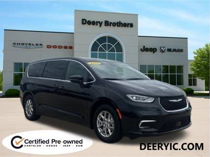 2025 Chrysler Pacifica Select — Minivan — 2,723 mi — Iowa City, IA