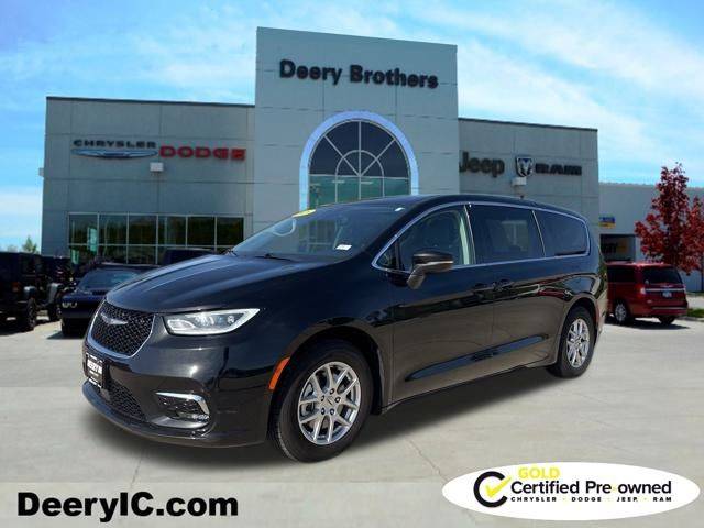 2023 Chrysler Pacifica Touring L — Minivan — 72,639 mi — Iowa City, IA