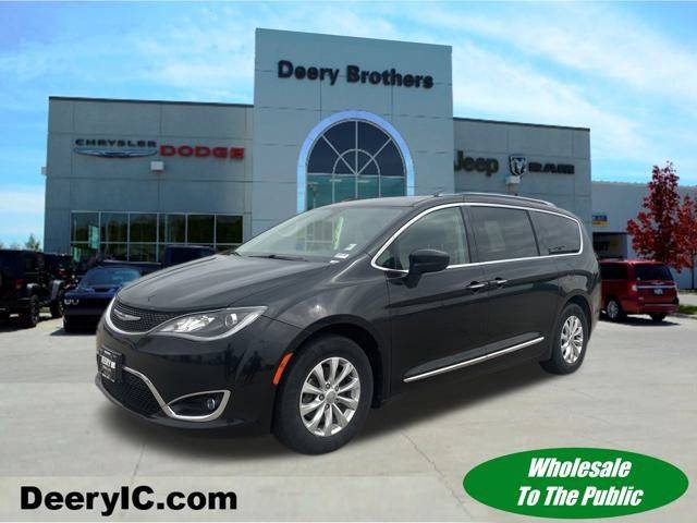 2018 Chrysler Pacifica Touring L — Minivan — 152,009 mi — Iowa City, IA