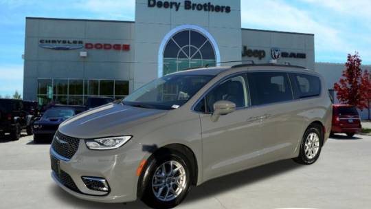 2022 Chrysler Pacifica Touring L — Minivan — 54,605 mi — Iowa City, IA