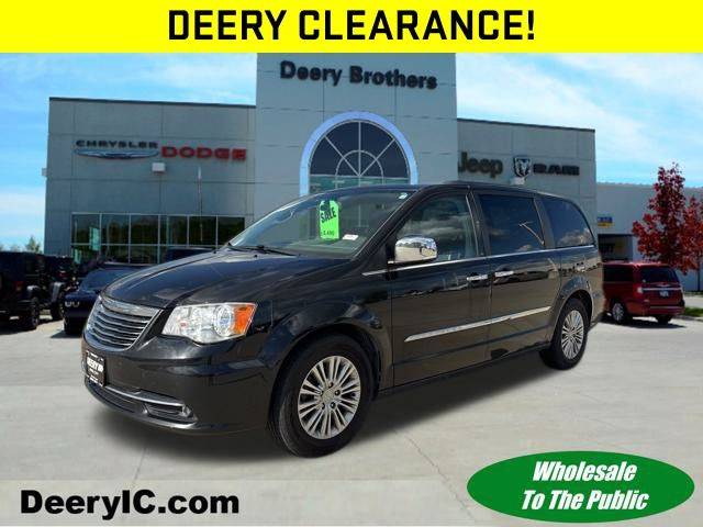 2015 Chrysler Town & Country Touring-L — Minivan — 148,671 mi — Iowa City, IA