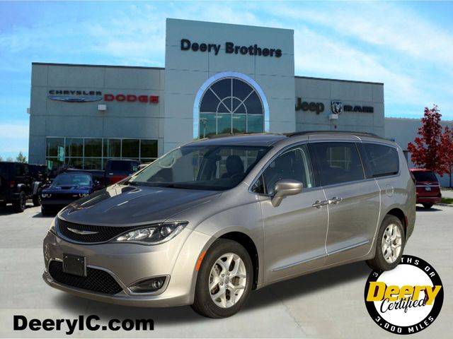 2017 Chrysler Pacifica Touring L — Minivan — 106,231 mi — Iowa City, IA