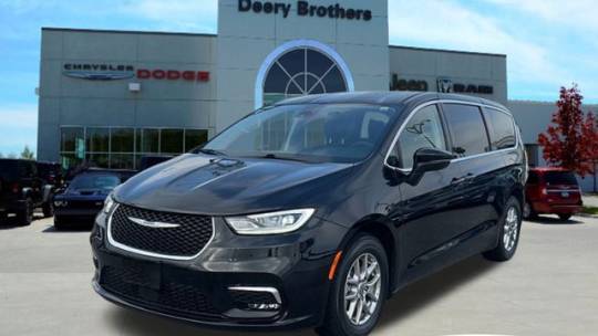 2023 Chrysler Pacifica Touring L — Minivan — 52,431 mi — Iowa City, IA