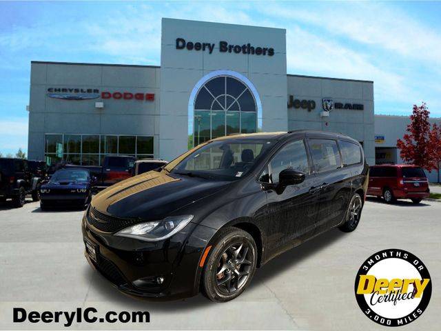 2020 Chrysler Pacifica Touring — Minivan — 95,522 mi — Iowa City, IA