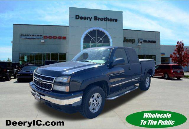 2006 Chevrolet Silverado 1500 LT — Pickup Truck — 108,228 mi — Iowa City, IA