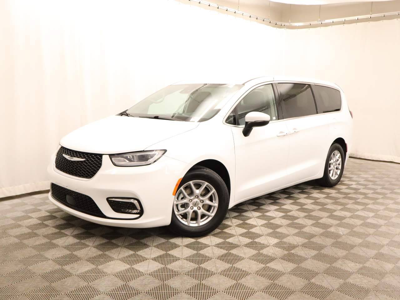 2023 Chrysler Pacifica Touring L — Minivan — 60,024 mi — Scottsdale, AZ