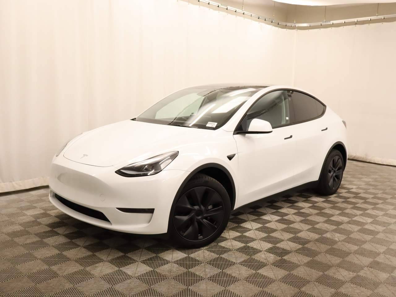 2024 Tesla Model Y Standard Range — SUV — 18,425 mi — Scottsdale, AZ