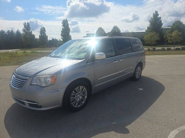 2015 Chrysler Town & Country Touring-L — Minivan — 131,195 mi — Noblesville, IN