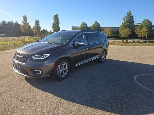 2023 Chrysler Pacifica Limited — Minivan — 34,391 mi — Noblesville, IN