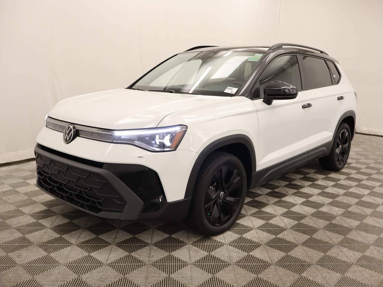 2025 Volkswagen Taos SE Black — SUV — 4,987 mi — Scottsdale, AZ