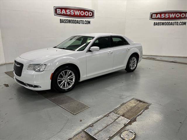 2019 Chrysler 300 Touring — Sedan — 19,922 mi — Fort Payne, AL