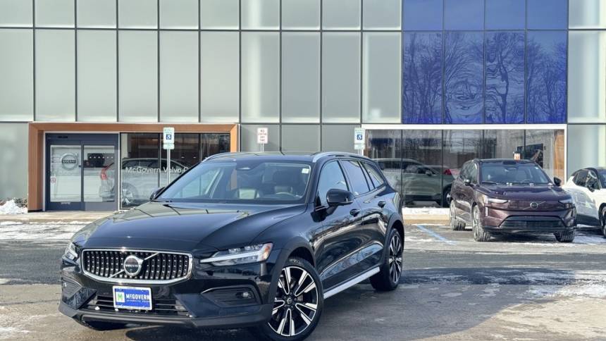 2023 Volvo V60 Cross Country Ultimate — Wagon — 24,382 mi — Colonie, NY