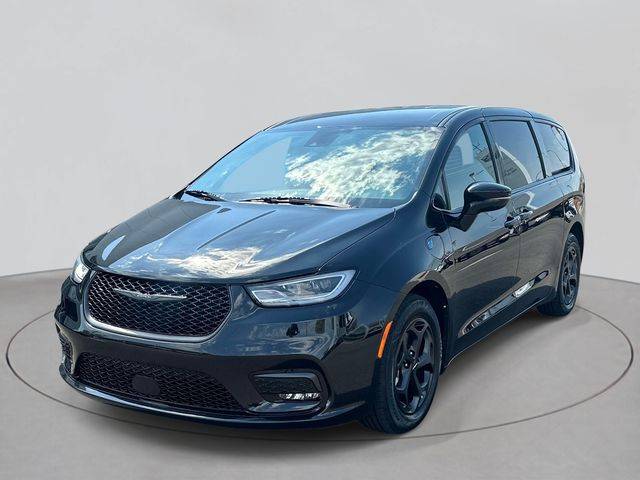 2022 Chrysler Pacifica Hybrid Touring L — Minivan — 35,893 mi — St Clair Shores, MI