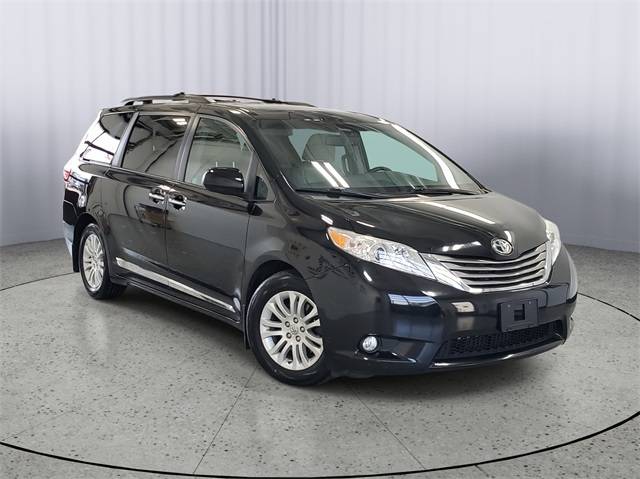 2015 Toyota Sienna L — Minivan — 121,468 mi — Kalamazoo, MI