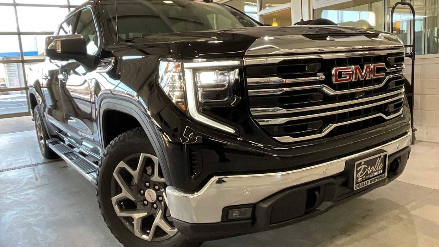 2023 GMC Sierra 1500 SLT — Pickup Truck — 33,384 mi — Watseka, IL
