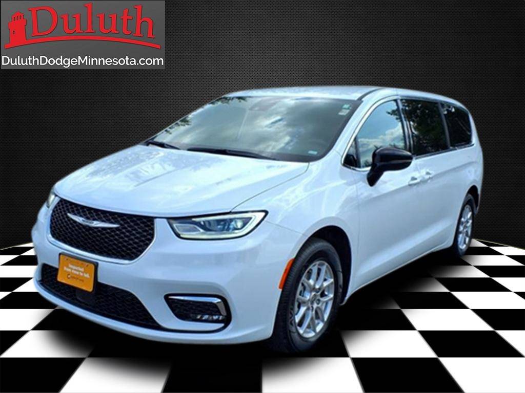 2025 Chrysler Pacifica Select — Minivan — 6,053 mi — Hermantown, MN