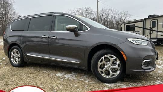 2021 Chrysler Pacifica Limited — Minivan — 21,349 mi — Angola, IN