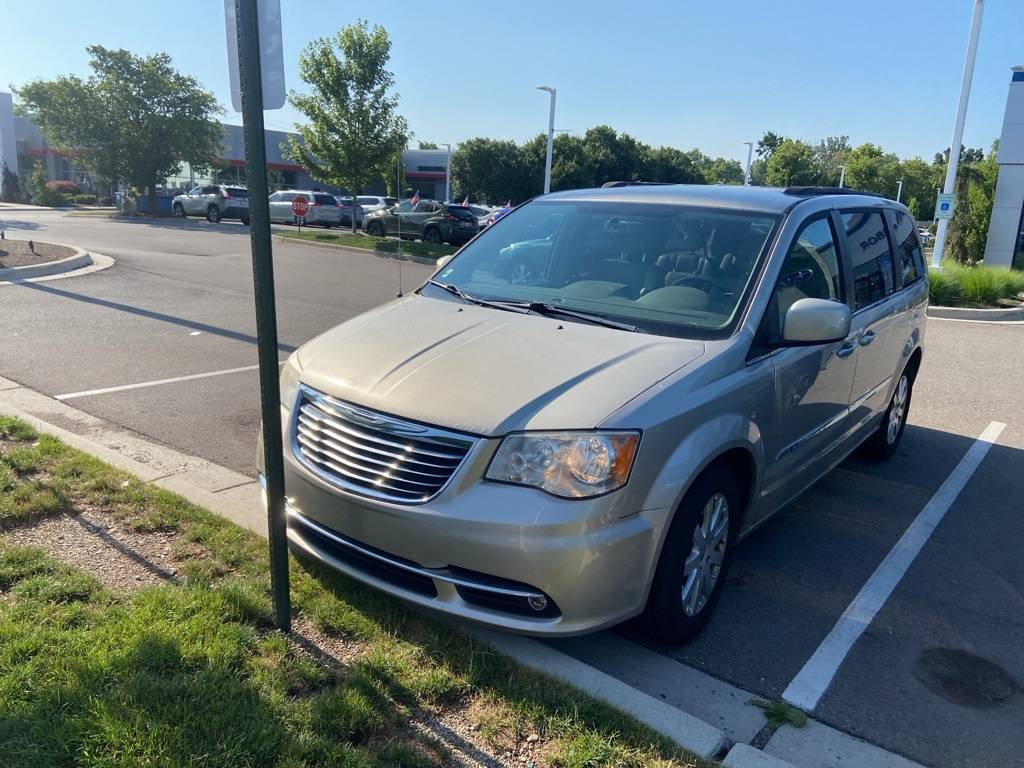 2013 Chrysler Town & Country Touring — Minivan — 148,552 mi — Ann Arbor, MI