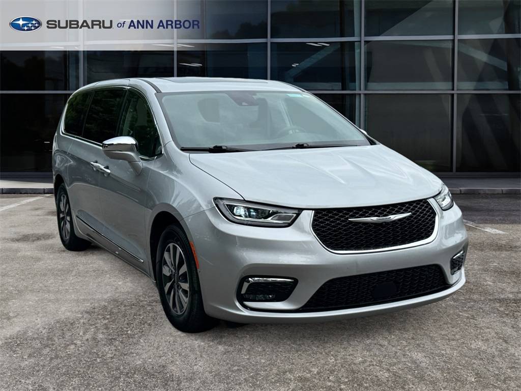 2022 Chrysler Pacifica Hybrid Limited — Minivan — 26,732 mi — Ann Arbor, MI