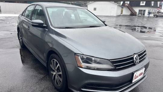 2017 Volkswagen Jetta 1.4T SE — Sedan — 95,515 mi — Huntington, WV
