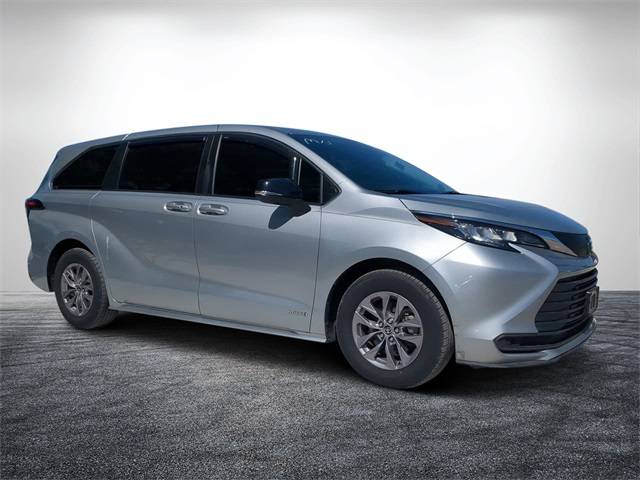 2021 Toyota Sienna LE — Minivan — 107,657 mi — Vero Beach, FL