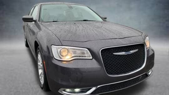 2019 Chrysler 300 Touring — Sedan — 32,853 mi — Crossville, TN