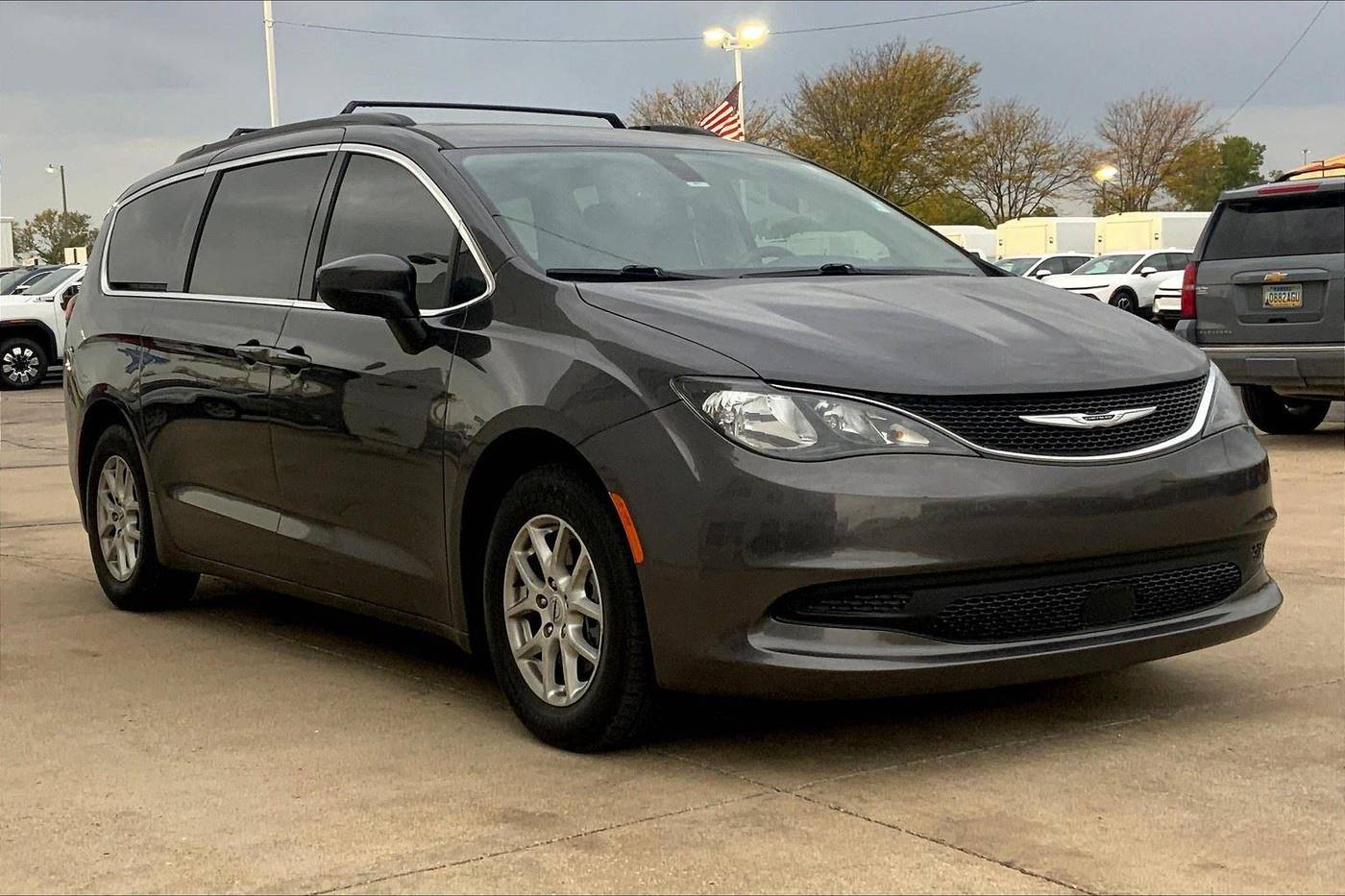 2021 Chrysler Voyager LXI — Minivan — 104,324 mi — Topeka, KS