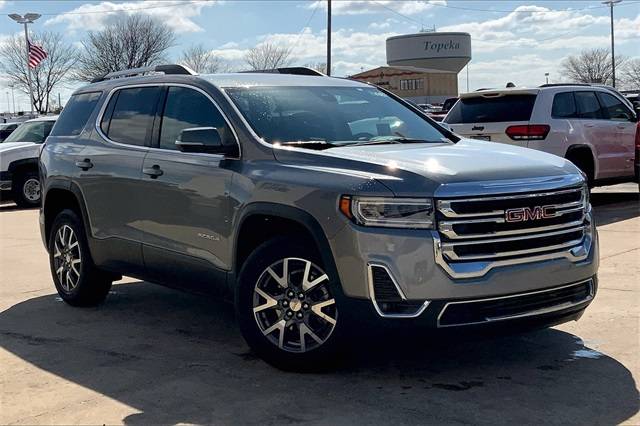 2023 GMC Acadia SLT — SUV — 17,396 mi — Topeka, KS