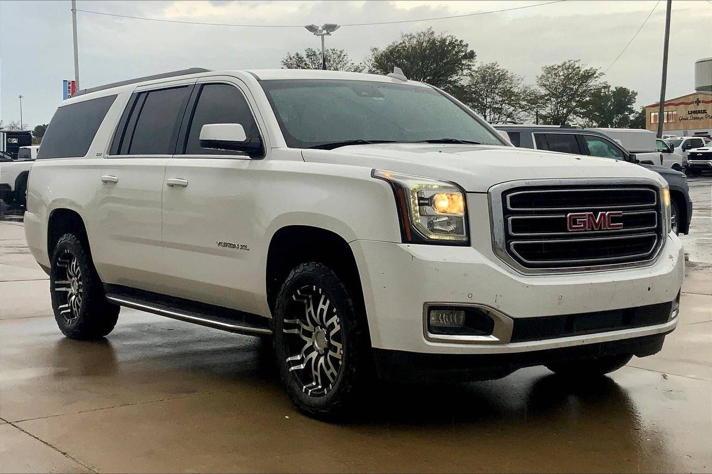 2017 GMC Yukon SLT — SUV — 187,535 mi — Topeka, KS