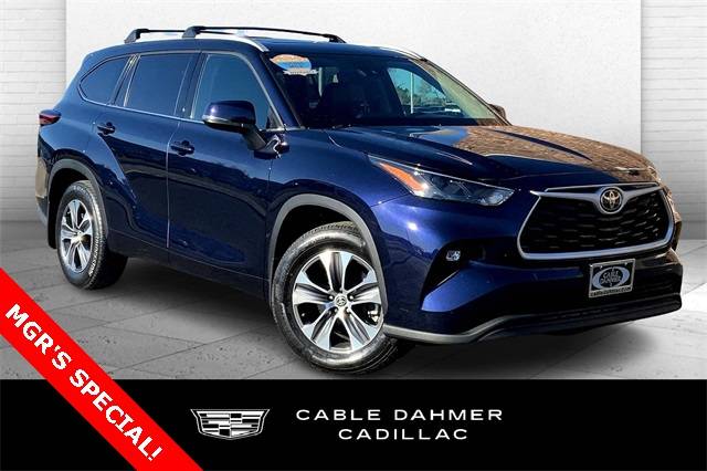 2022 Toyota Highlander XLE — SUV — 42,505 mi — Topeka, KS