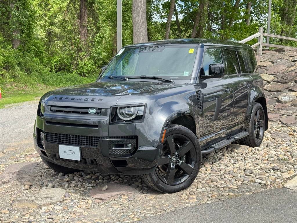 2025 Land Rover Defender V8 — SUV — 4,052 mi — Albany, NY