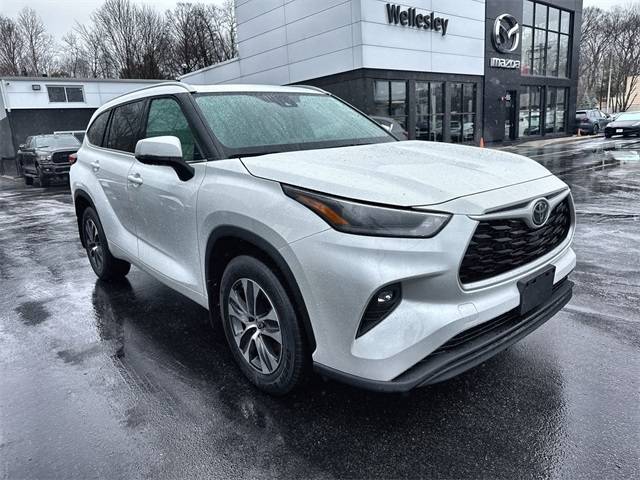 2022 Toyota Highlander XLE — SUV — 23,661 mi — Wellesley, MA