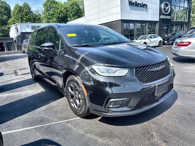 2022 Chrysler Pacifica Hybrid Limited — Minivan — 25,972 mi — Wellesley, MA